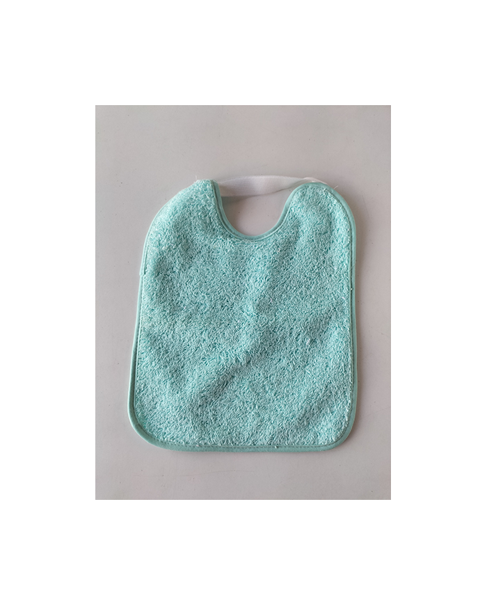 BABERO GOMA CUADRADO PASTEL PLÁSTICO