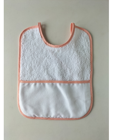 Babero cuadrado punto cruz