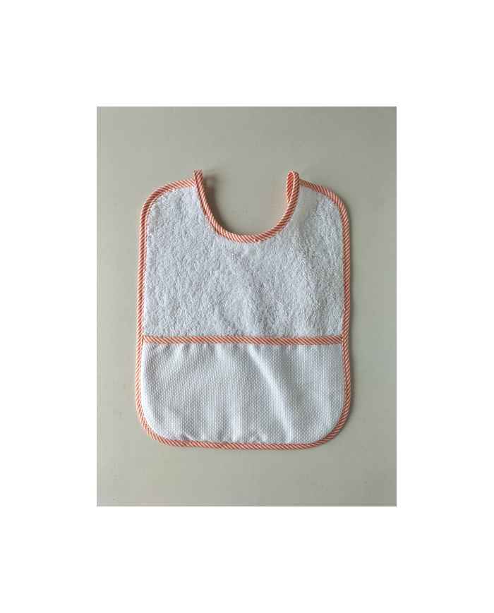 Babero cuadrado punto cruz