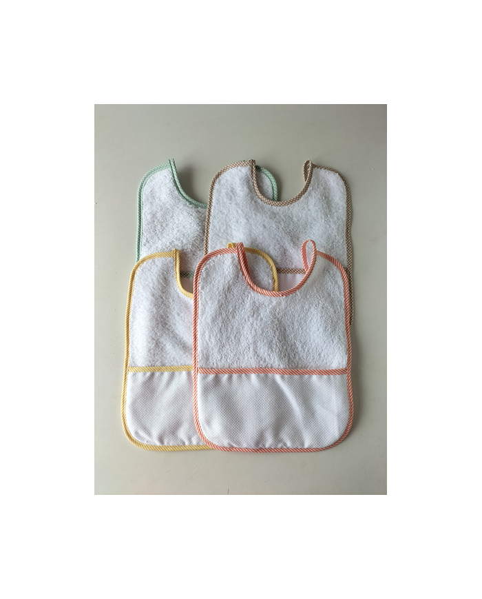 Babero cuadrado punto cruz plástico